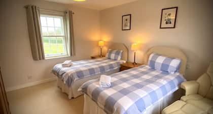 Peaceful 2 bedroom granite country dower house