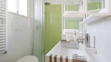 Dusche, Haartrockner, Bidet, Handtücher