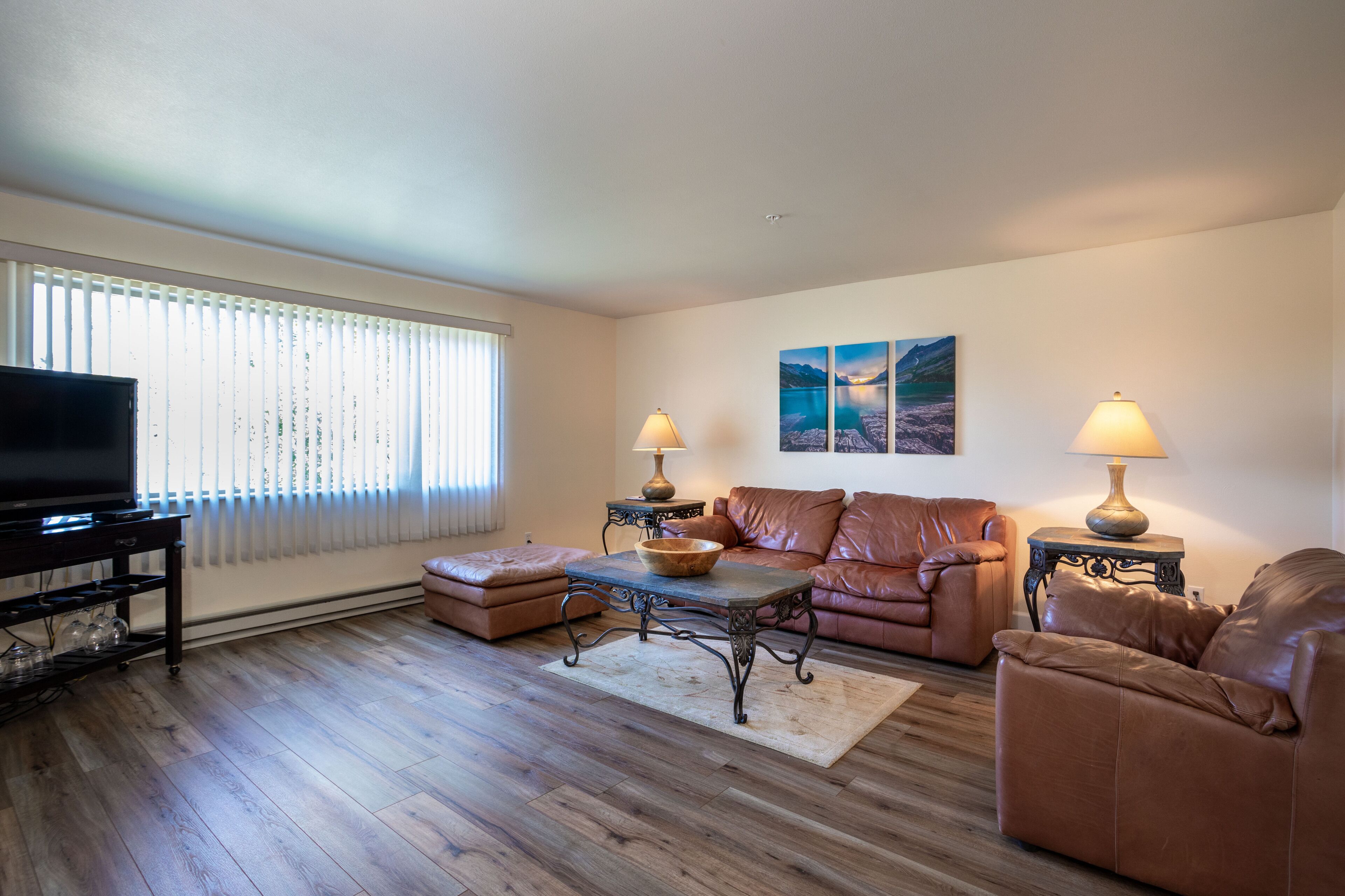 Spacious condo at Flathead Lake w/walk-out patio - Marina Cay Hideaway