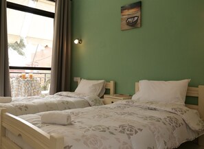 1 bedroom, bed sheets