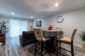 Dining - Looking for a special getaway place to spend your weekend or family vacation. (Montgomery)