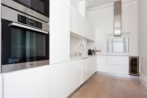 Microonde, lavastoviglie, macchina per tè/caffè