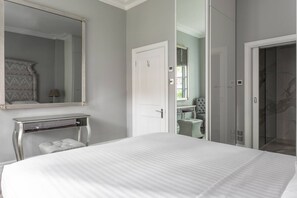 2 habitaciones, escritorio, tabla de planchar con plancha y wifi gratis 