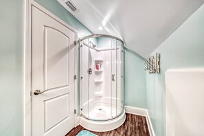 Shower, hair dryer, towels