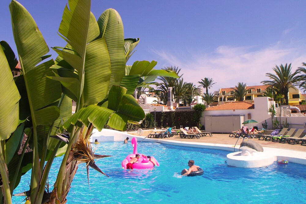 Apartment in Paraiso Royal complex