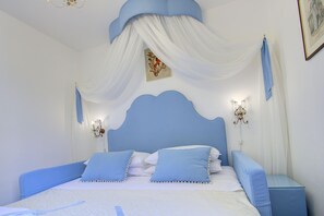 2 bedrooms, iron/ironing board, travel cot, free WiFi