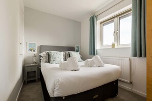 3 chambres, fer et planche à repasser, Wi-Fi, draps fournis