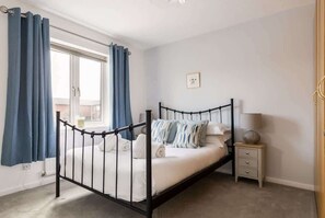 3 bedrooms, iron/ironing board, WiFi, bed sheets