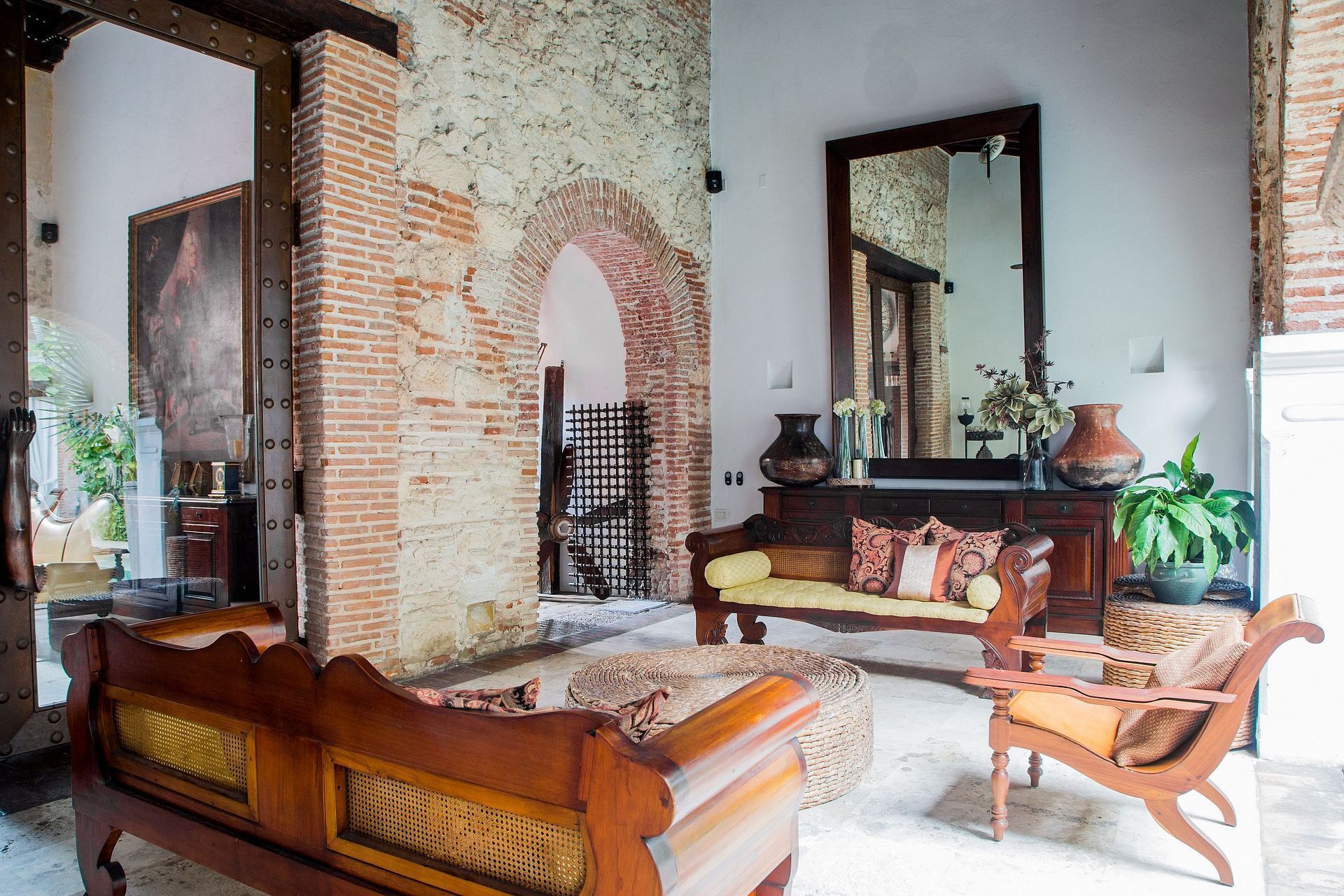 Car054 - Beautiful colonial house in the Old City, Cartagena