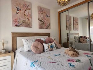2 bedrooms, iron/ironing board, free WiFi, bed sheets