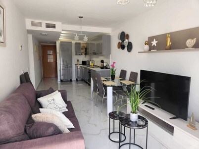 Ático con Piscina Privada en Primera Línea de Vera-playa