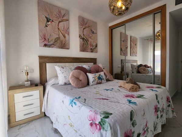 2 bedrooms, iron/ironing board, free WiFi, bed sheets