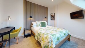 1 bedroom, desk, iron/ironing board, WiFi