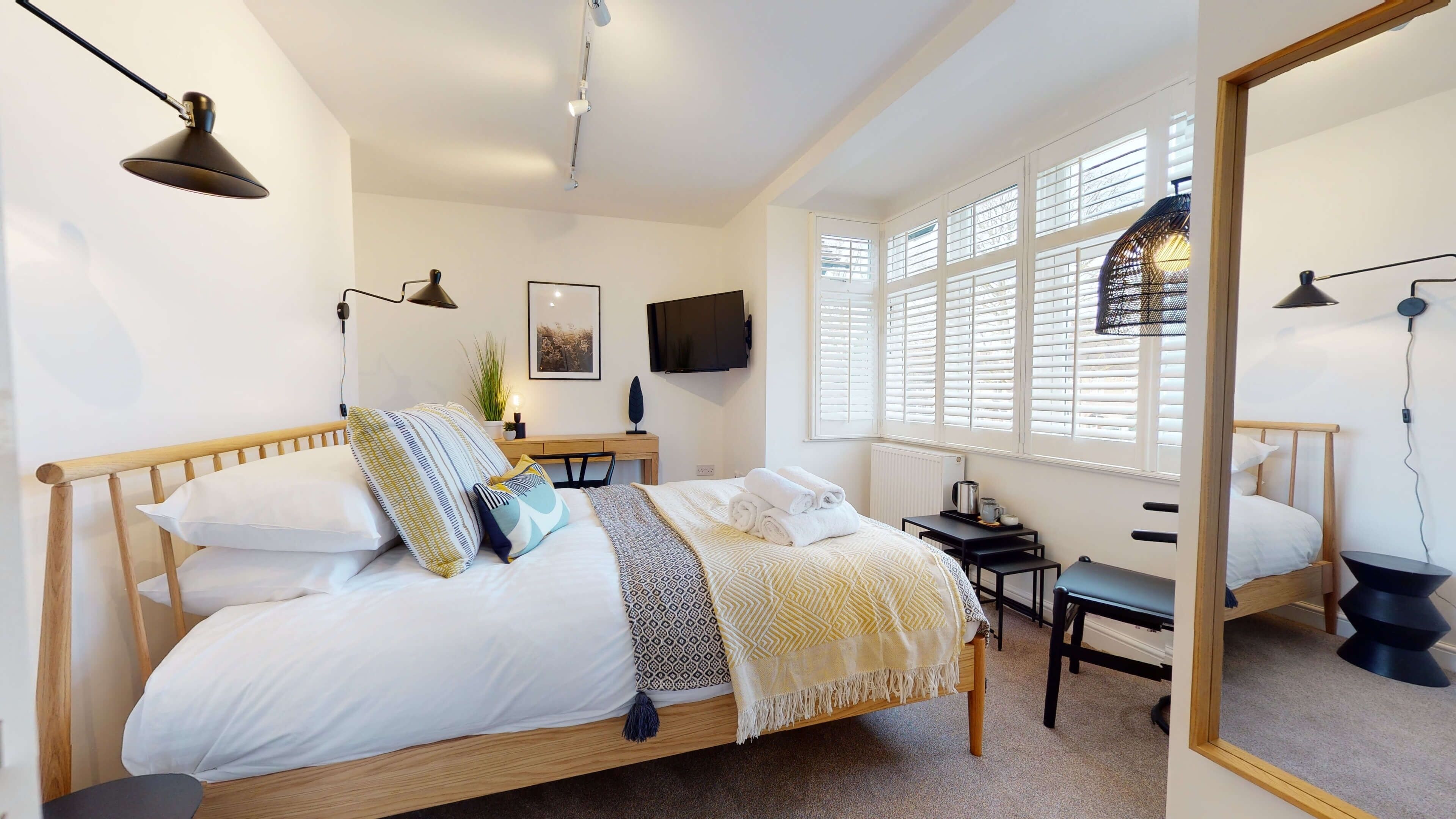 1 bedroom, desk, iron/ironing board, WiFi