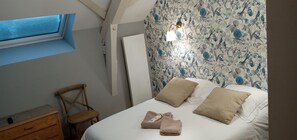 1 chambre, fer et planche à repasser, lit parapluie, Wi-Fi gratuit