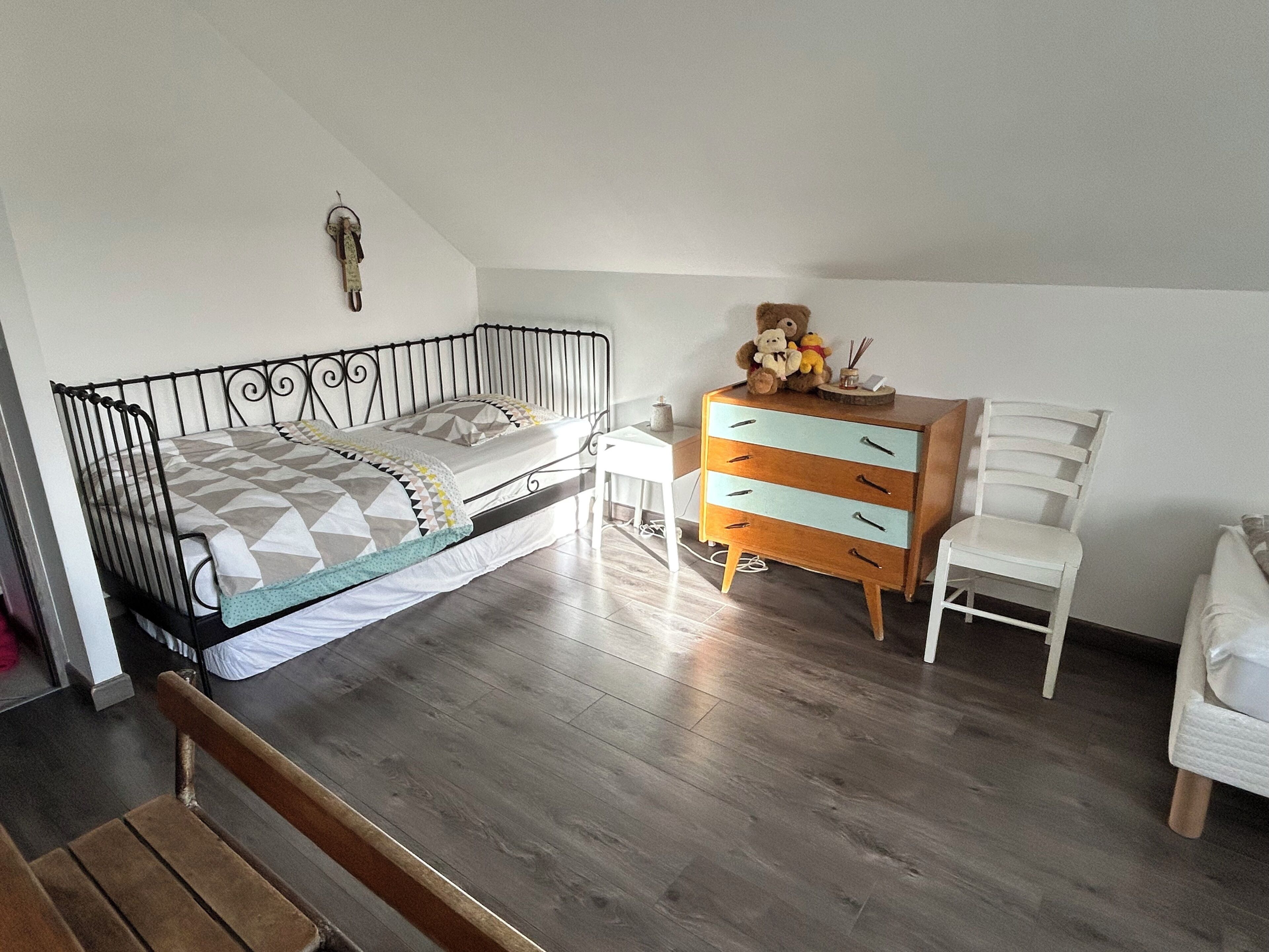 3 slaapkamers, een bureau, geluiddichte muren