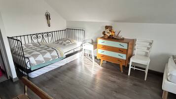 3 slaapkamers, een bureau, geluiddichte muren