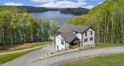 Lakefront home at Tumbling Run Estates w/ Kayaks
