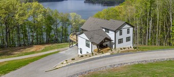 Lakefront home at Tumbling Run Estates w/ Kayaks