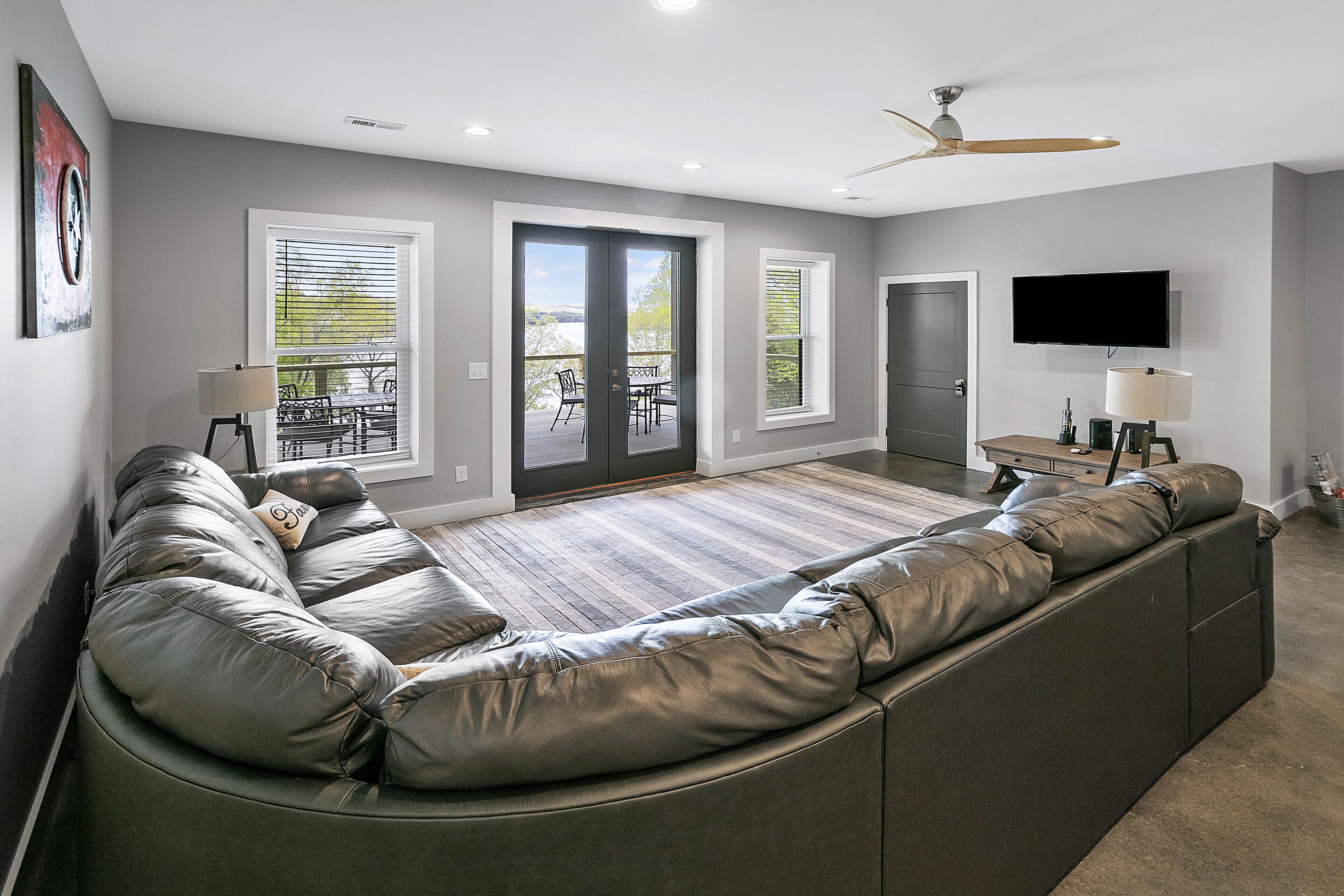 Télévision, table de tennis de table