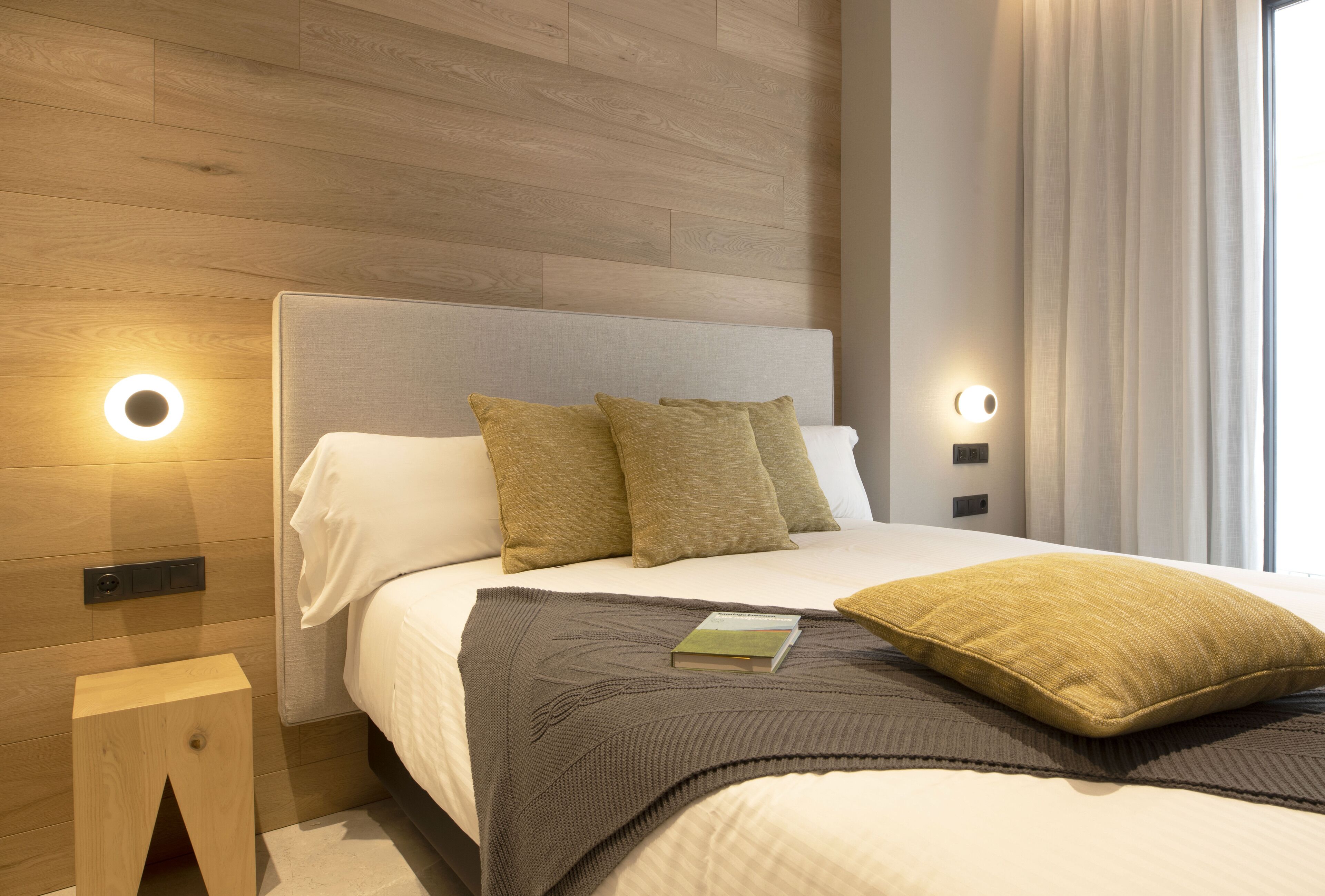 In-room safe, desk, soundproofing, free WiFi