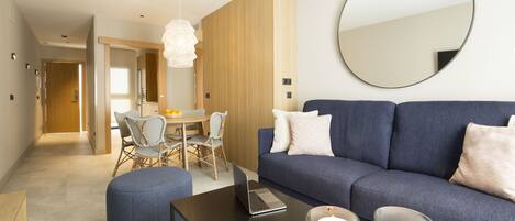 Brankas, meja kerja, kedap suara, dan Wi-Fi gratis