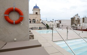 Sæsonbestemt udendørs pool