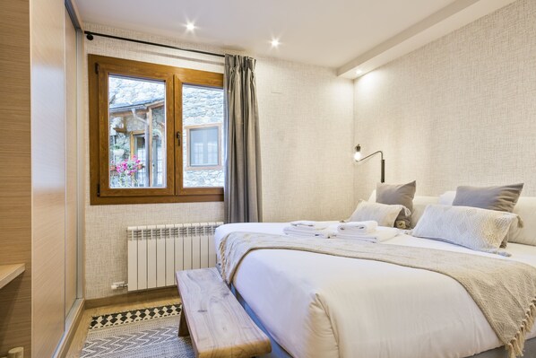 2 habitaciones, tabla de planchar con plancha, wifi y ropa de cama