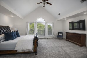 3 bedrooms, desk, iron/ironing board, travel cot