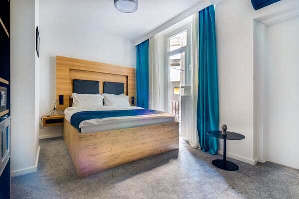 Premium bedding, minibar, in-room safe, desk - Bed and Breakfast Sky (Zagreb)