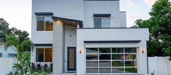 Walking Distance to Raymond James <1 mile
New Modern Home