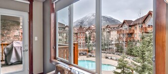 Luxury  2BR KING/2BTH condo - Outdoor heated pool and hot tub - mountain views