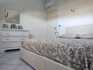 2 Schlafzimmer, Zimmersafe, Bügeleisen/Bügelbrett, kostenloses WLAN