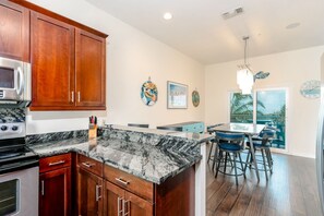 Fridge, microwave, stovetop, dishwasher