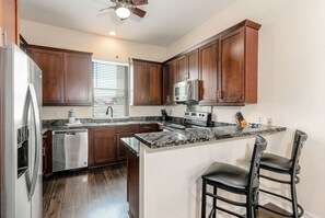 Fridge, microwave, stovetop, dishwasher