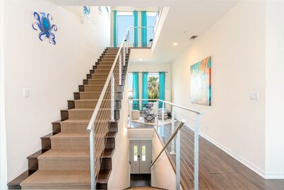 Bay Front 3 Story Haven: Gradual-Entry Pool: Boat Slip - Tortuga Bay 6-1