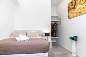 1 slaapkamer, een strijkplank/strijkijzer, reisbedje, gratis wifi