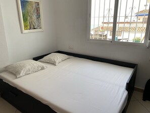 2 bedrooms, iron/ironing board, free WiFi, bed sheets