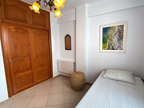 2 chambres, fer et planche à repasser, Wi-Fi gratuit, draps fournis