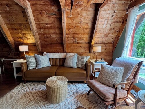Rustic Cabin Minutes From Okemo - Views of Lake Ninevah, Nestled In Mt. Holly