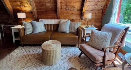 Rustic Cabin Minutes From Okemo - Views of Lake Ninevah, Nestled In Mt. Holly