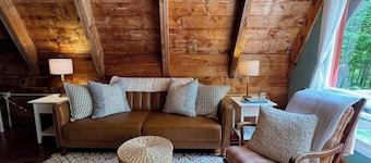 Rustic Cabin Minutes From Okemo - Views of Lake Ninevah, Nestled In Mt. Holly