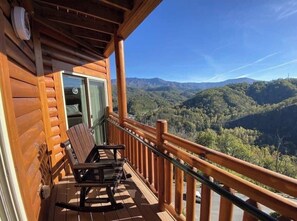 Property grounds - Amazing large 2-bedroom villa atop the mountain. Sleeps 8, water park included. (Gatlinburg)