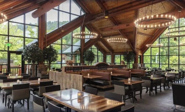 Dining - Amazing large 2-bedroom villa atop the mountain. Sleeps 8, water park included. (Gatlinburg)