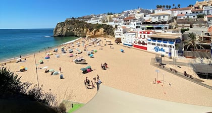 Charming 1BR Apartment Close to Town and Beaches