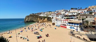 Charming 1BR Apartment Close to Town and Beaches