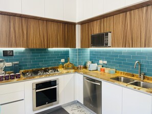 Fridge, microwave, oven, stovetop