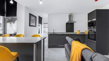Luxury Apartment, Private Bathroom | Shared kitchen