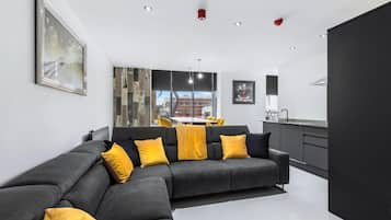 Luxury Apartment, Private Bathroom | Lounge