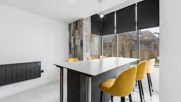Luxury Apartment, Private Bathroom | Restaurant